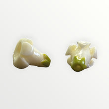 Flower MOP Bead, 13mm x 15mm, M4702
