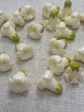 Flower MOP Bead, 13mm x 15mm, M4702