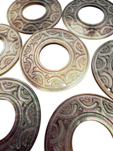 Round carved mother of pearl, SKU#M2338