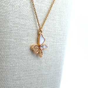 Butterfly Charm, Pearl, Gold Plated, M4426