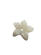 White Flower Mother Of Pearl, SKU#M4628
