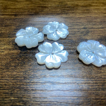 Mother of Pearl 20mm m4605