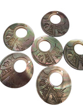 Carved round mother of pearl, SKU#M3450