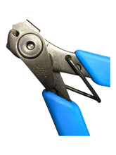 Hard Wire Cutter With Wite Retainer