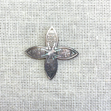 Carved Mother Of Pearl Flower, M3772