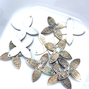 Carved Mother Of Pearl Flower, M3772