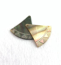 Mother of Pearl Charm Sku#M2340