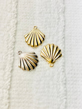 14K Solid Gold Seashell Charm w/ Ring, 9.9x11.2mm, Made in USA (L-20)