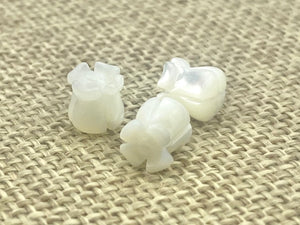 Mother Of Pearls Small White Crown Flowers Beads, Sku#M22