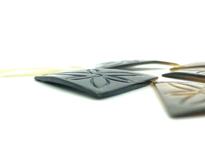 Mother Of Pearl Triangle with Flower Shell, Sku#M325