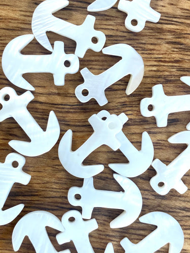 Mother Of Pearl White Anchor Shell, Sku#M405