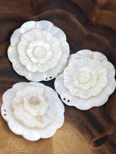 White South Sea Mother Of Pearl Poppy Flower Sku#M185