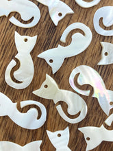 Mother Of Pearl Cat Shell, Sku#M379