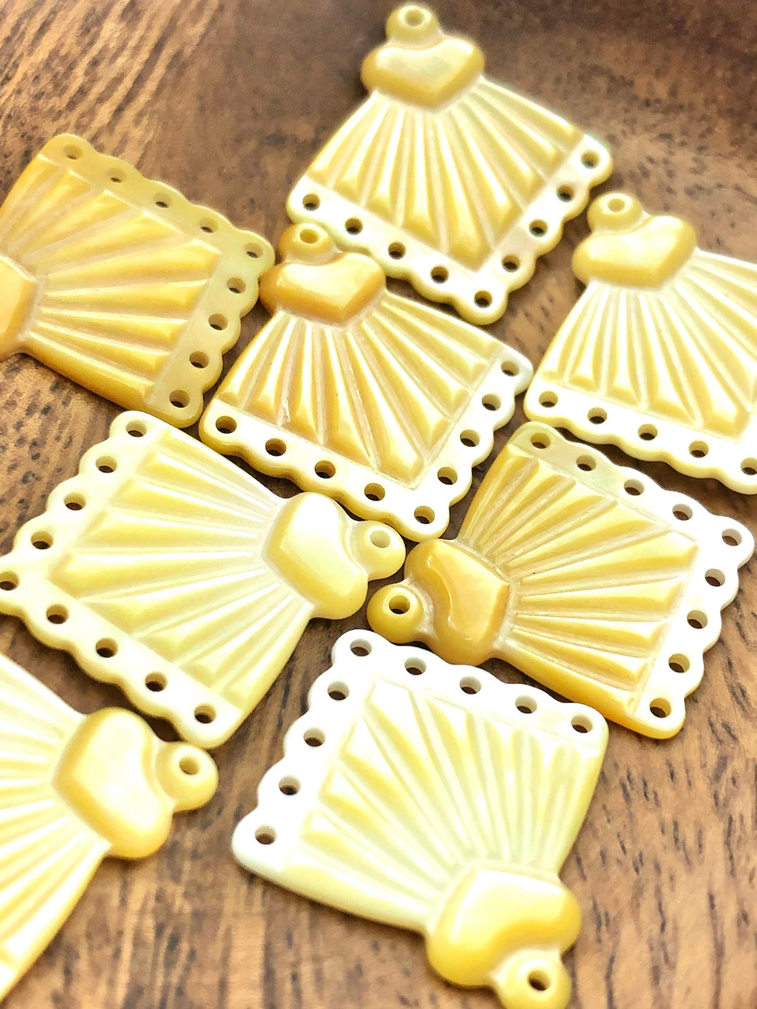 Mother Of Pearl Fan w/Heart Sku#M252