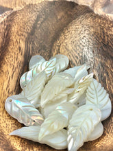 Mother Of Pearl Leaf Sku#M295