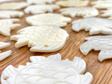 White South Sea Mother Of Pearl Fish Design Beads #2, Sku#M262