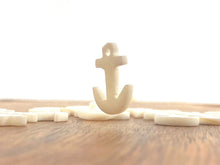 Mother Of Pearl White Anchor Shell, Sku#M405
