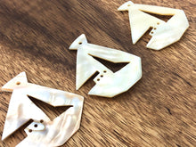 White South Sea Mother Of Pearl Sail Boat Sku#573