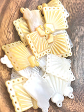 Mother Of Pearl Fan w/Heart Sku#M252