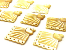 Mother Of Pearl Fan w/Heart Sku#M252