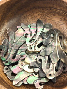 Black Tahitian Mother Of Pearl Fish Tail Sku#M357