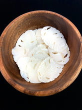 White South Sea Mother Of Pearl Banana Leaf, M209