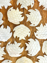 White South Sea Mother Of Pearl Fish Design Beads #2, Sku#M262
