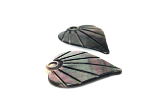 Black Tahitian Mother Of Pearl Heart Shell Sku#M332