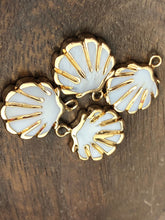 Mother Of Pearl W/Gold Plated On Zinc Alloy Sku#M333