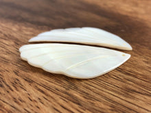 White South Sea Mother Of Pearl Half Shell Sku#M290