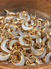 Mother Of Pearl Moon W/Gold Plated Zinc Alloy Sku#M308