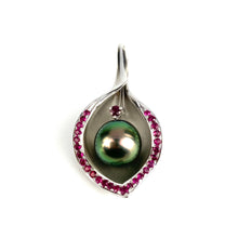 Stunning 14K White Gold W/ 0.67 CT Sapphires W/ 10mm Tahitian Pearl