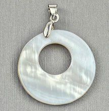 Beautiful abalone mother of pearl pendant, SKU# M926