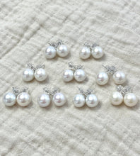 Stunning pearl earring studs, SKU# 3015
