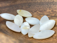 Pointed Oval Mother Of Pearl Shell, Sku#M2055
