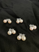 Stunning earring studs