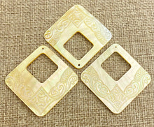 Mother of Pearl Charm Sku#M2286