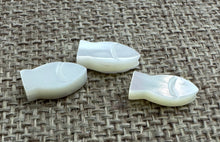 Mother of Pearl Fish Beads Sku#M1206