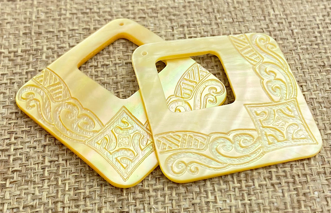 Mother of Pearl Charm Sku#M2286