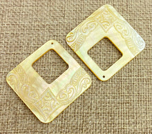 Mother of Pearl Charm Sku#M2286