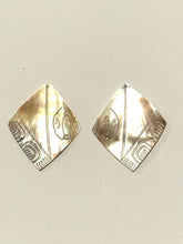 Carved Mother Of Pearl, Diamond MOP, Sku#M3031