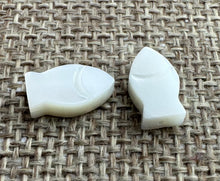 Mother of Pearl Fish Beads Sku#M1206